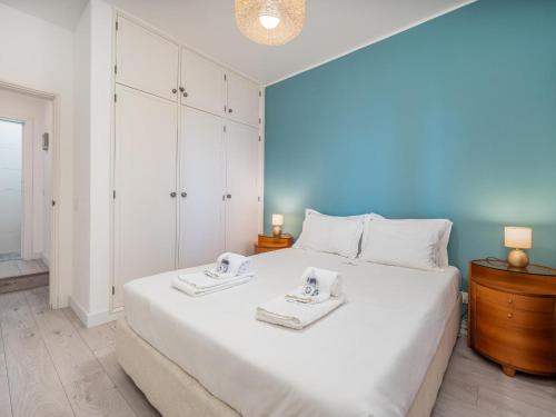 Sea View Apartment, Walk to Beaches and Old Town #2028