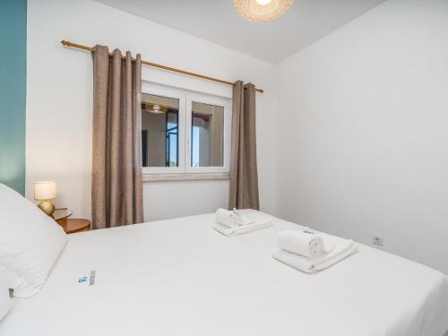 Sea View Apartment, Walk to Beaches and Old Town #2028