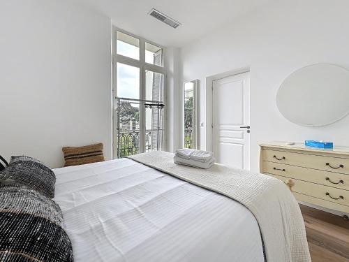 Beautifully renovated 3 bedroom apartment in the heart of Cannes