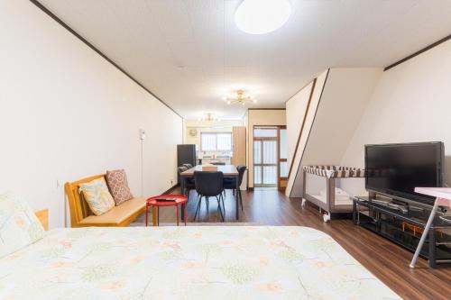6 Bedrooms & 9 Beds Up to 14 Guests