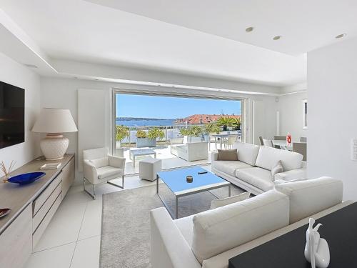 Penthouse 2-Bedroom apartment with 360º views and parking