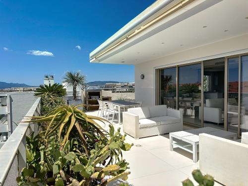 Penthouse 2-Bedroom apartment with 360º views and parking