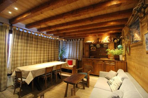Chalet Bobech - Chalet traditionnel décor bois, très chaleureux et convivial. MAE-3379
