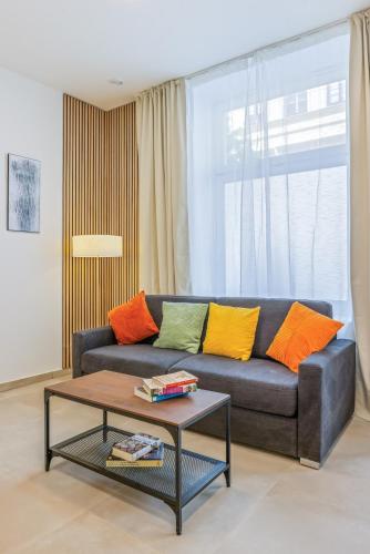 Sleeps 10 4BR AC Walk to Naschmarkt