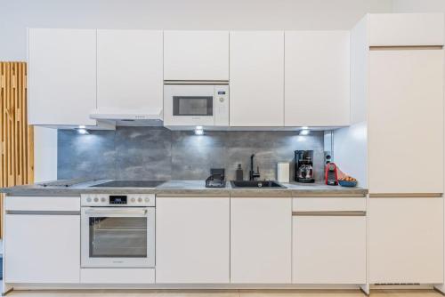 Sleeps 10 4BR AC Walk to Naschmarkt