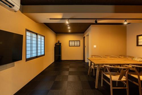 鶴Inn 駅近 露天風呂付き広々としたモダンな邸宅 バス3トイレ3 梅田 天王寺 心斎橋へ直通
