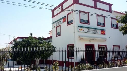 a white building with a fence in front of it at Aqui Jardim in Reguengos de Monsaraz