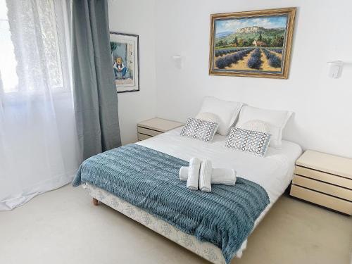 2 bedroom apartment with parking 3 mins from La Croisette beach