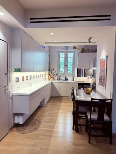 Elegant Acropolis Flat with Courtyard