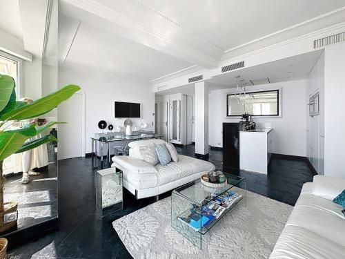 Stunning 2 bedroom flat with sea view on Croisette