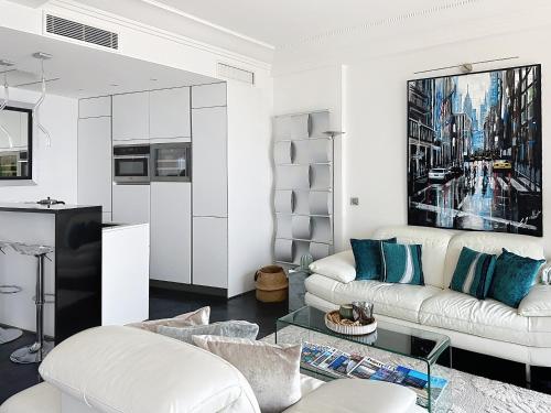 Stunning 2 bedroom flat with sea view on Croisette