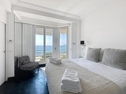 Stunning 2 bedroom flat with sea view on Croisette