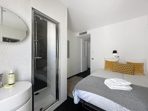 Stunning 2 bedroom flat with sea view on Croisette