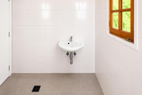 Modern Studio Apartment with Free Wi-Fi