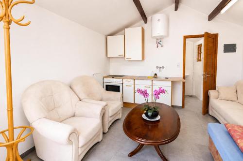 Modern Studio Apartment with Free Wi-Fi