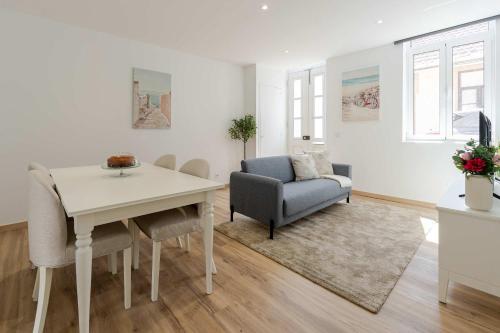 Traditional Townhouse with Jacuzzi by HostWise