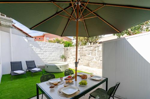 Traditional Townhouse with Jacuzzi by HostWise