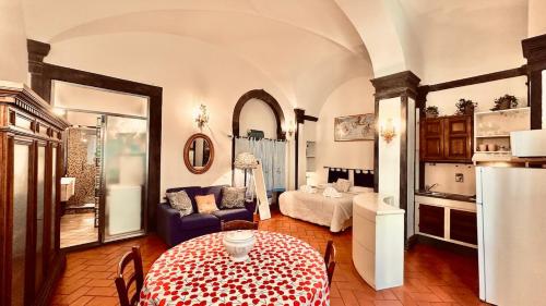 Lovely Florence Apartment for 3 Historic Oltrarno