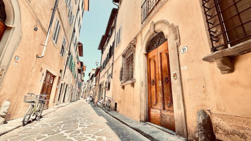 Lovely Florence Apartment for 3 Historic Oltrarno