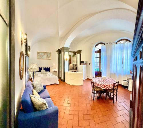 Lovely Florence Apartment for 3 Historic Oltrarno