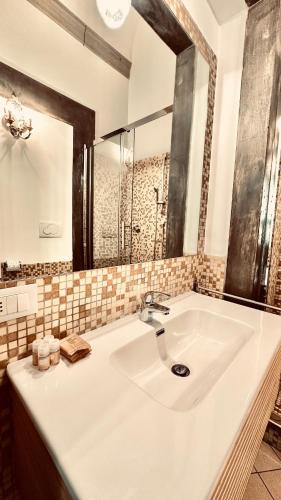 Lovely Florence Apartment for 3 Historic Oltrarno