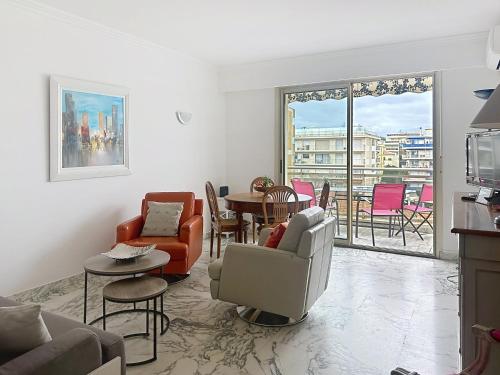 Cozy one bedroom apartment with balcony and parking
