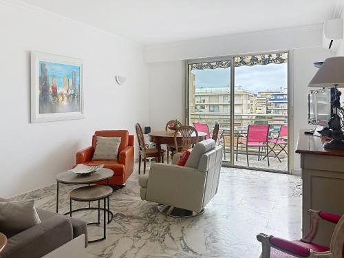 Cozy one bedroom apartment with balcony and parking