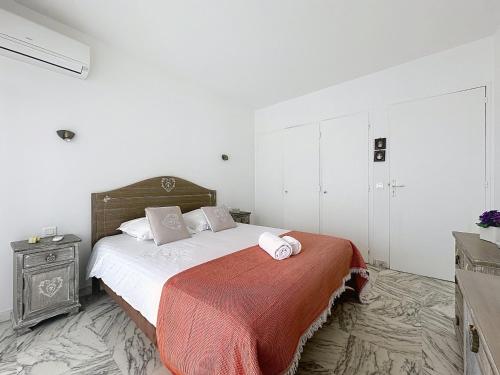 Cozy one bedroom apartment with balcony and parking