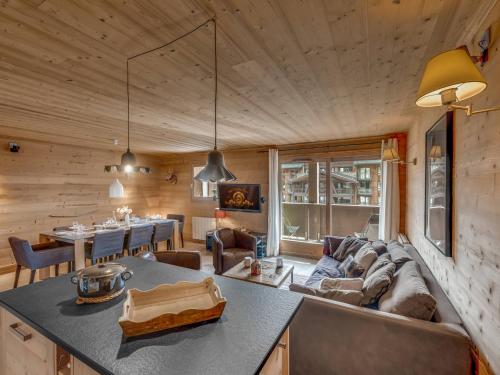 Appartement de standing, 3 chambres, balcon sud, centre de Val-d'Isère, proche pistes et commerces