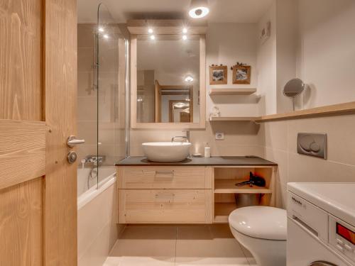 Appartement de standing, 3 chambres, balcon sud, centre de Val-d'Isère, proche pistes et commerces