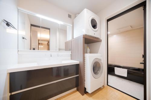 New! Modern Private House 京都駅Villa deLuxe 丹波口駅徒歩5分 二条城まで電車4分 最大8名のご家族に最適 車庫付き