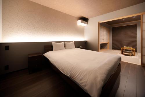 New! Modern Private House 京都駅Villa deLuxe 丹波口駅徒歩5分 二条城まで電車4分 最大8名のご家族に最適 車庫付き