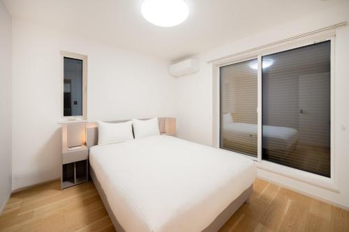 New! Modern Private House 京都駅Villa deLuxe 丹波口駅徒歩5分 二条城まで電車4分 最大8名のご家族に最適 車庫付き