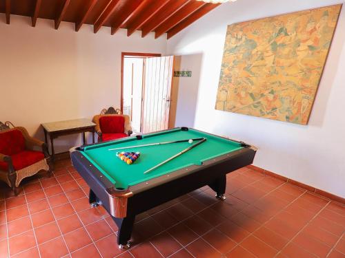 Villa La Rueda Heated Private Pool, Billiard & BBQ