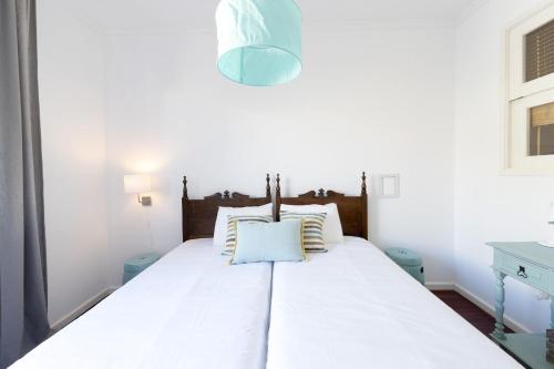 Foz Beach Apartment w Sea Views by LovelyStay