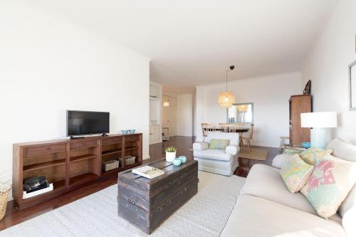 Foz Beach Apartment w Sea Views by LovelyStay
