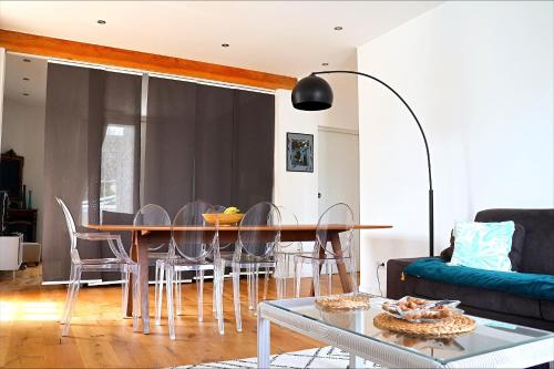 100m from Arcachon Beach Spacious 100m2 Apartment with Parking and Air Conditioning