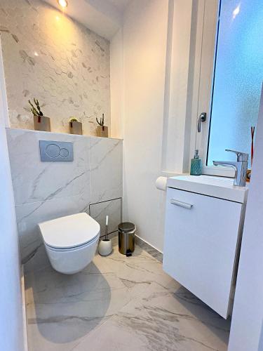 100m from Arcachon Beach Spacious 100m2 Apartment with Parking and Air Conditioning