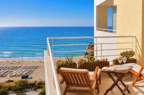 Elegant Beachfront Stay- Ocean View Balcony & Garage