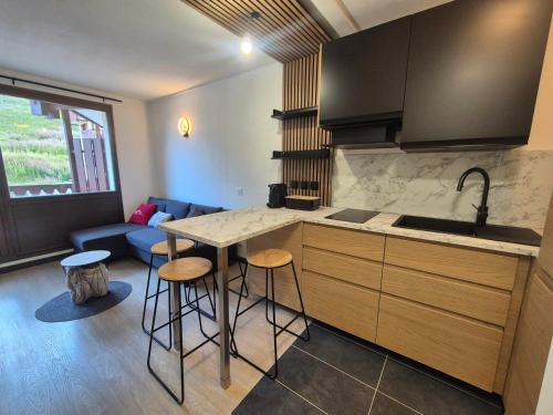 Studio Cabine à Tignes, Accès Direct Pistes, Balcon, WiFi, 4 Pers