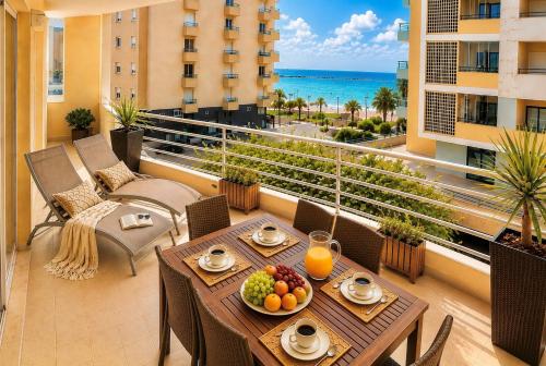 Prime Beachfront Living - Large Ocean View Balcony