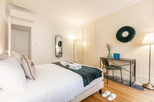 B2D-2people-Wagram-1Bedroom-Ternes-AC
