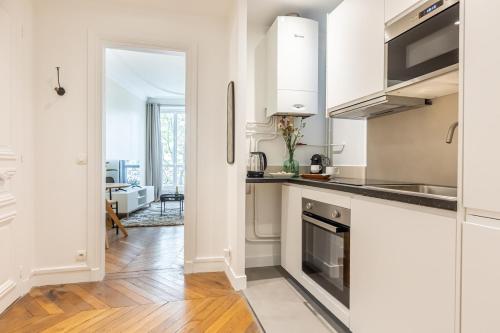 B2D-2people-Wagram-1Bedroom-Ternes-AC