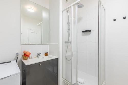 B2D-2people-Wagram-1Bedroom-Ternes-AC