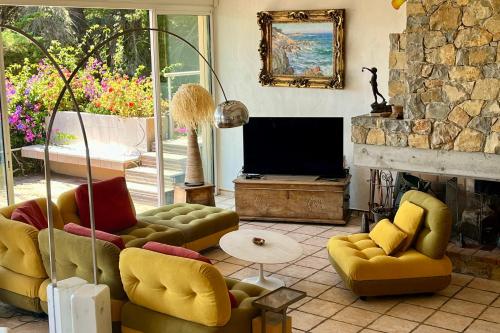 Villa 5 rooms with pool near the sea