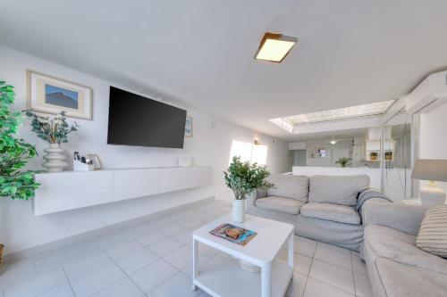 Casa Picon en Puerto del Carmen, con terraza, vistas al mar, piscina y junto a la playa
