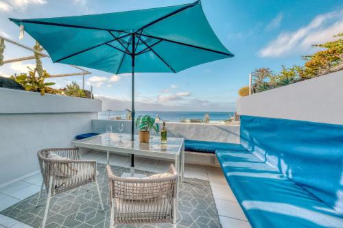 Casa Picon en Puerto del Carmen, con terraza, vistas al mar, piscina y junto a la playa