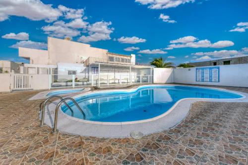 Casa Picon en Puerto del Carmen, con terraza, vistas al mar, piscina y junto a la playa