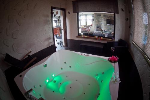Fotografia z galérie ubytovania DomekSPA, Profesjonalne JACUZZI, Mazury, Liski, Ełk v destinácii Stare Juchy