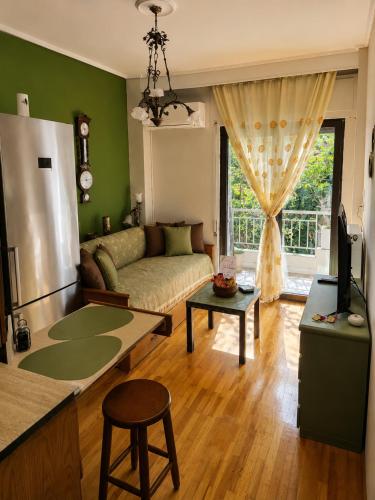 Olive and Wood Apartment near 25th Martiou Metro Thessaloniki